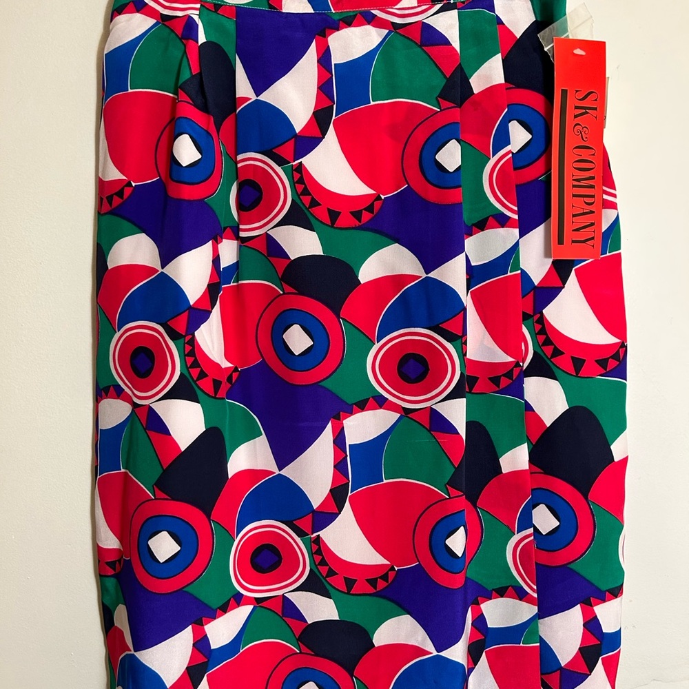 New summer elegant women's skirt. 100% silk. Size 12.SK&Company brand. $45